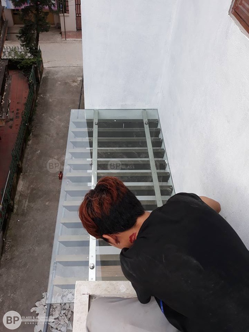 Lắp mái che kính cường lực tại Đông Anh Hà Nội